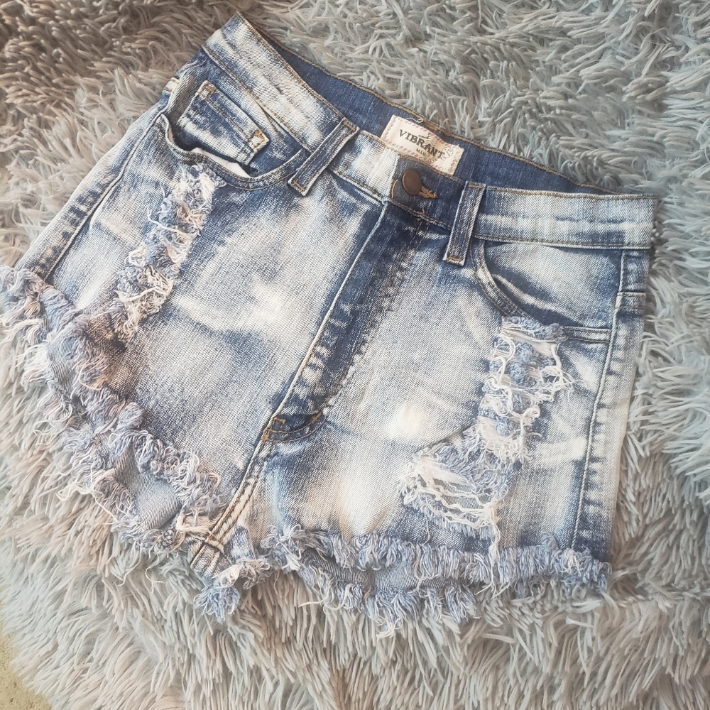 SHORTS | Hiwaisted Distressed Denim Shorts!